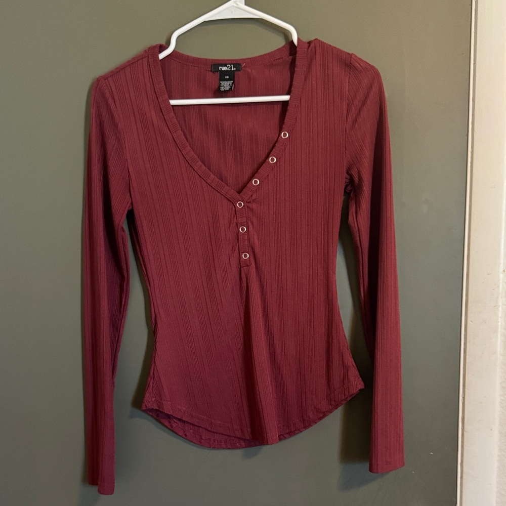 Rue21 Maroon Buttoned V-Neck Long Sleeve Top